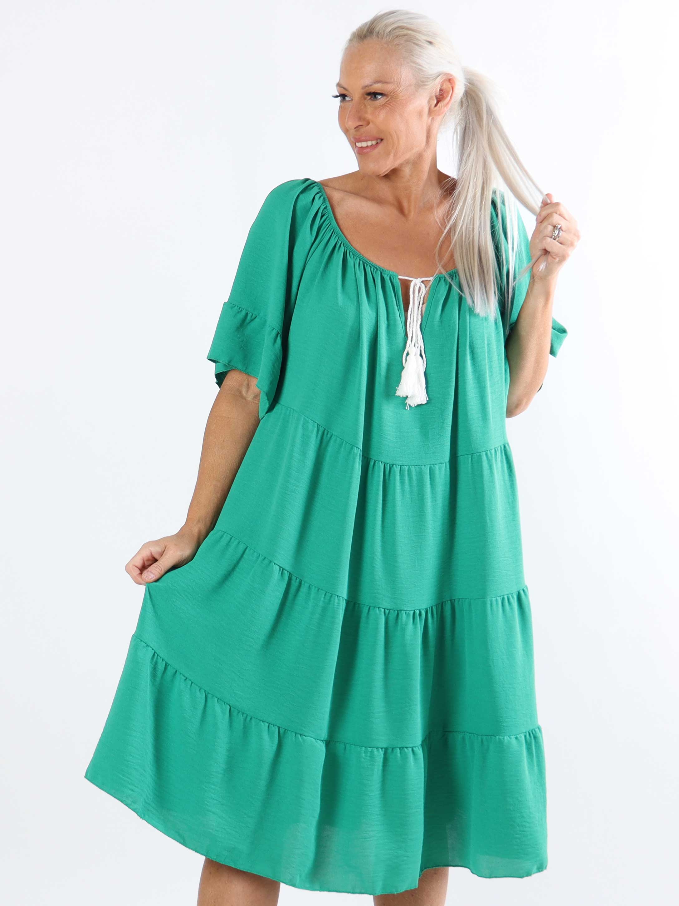 Murcia - Lag på lag plus size kjole i viskose med elastik i udskæringen